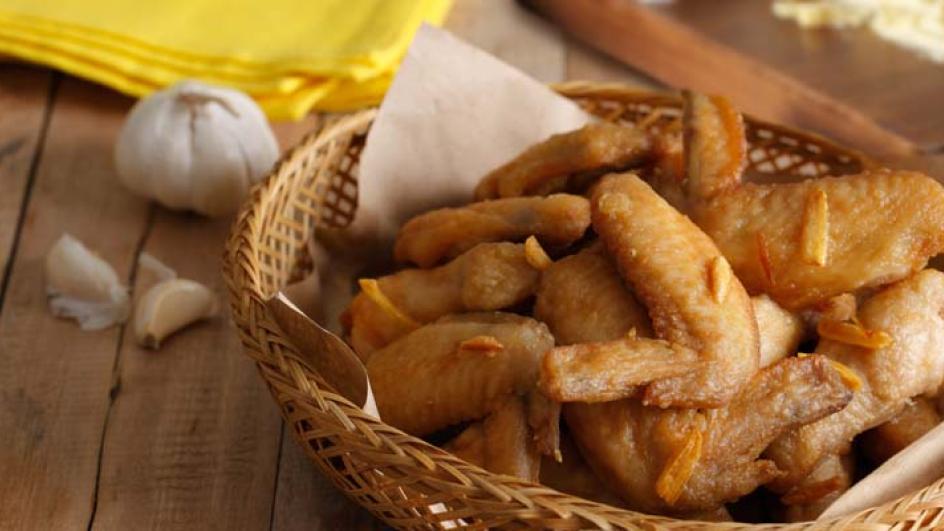 Fried Garlic-Butter Chicken Wings
