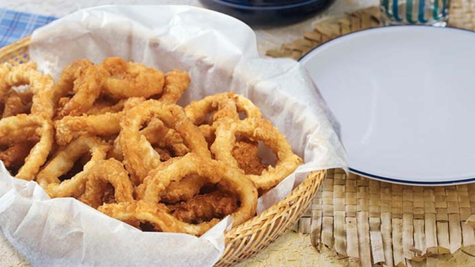 Crunchy Calamares with Tomato and Garlic Dip