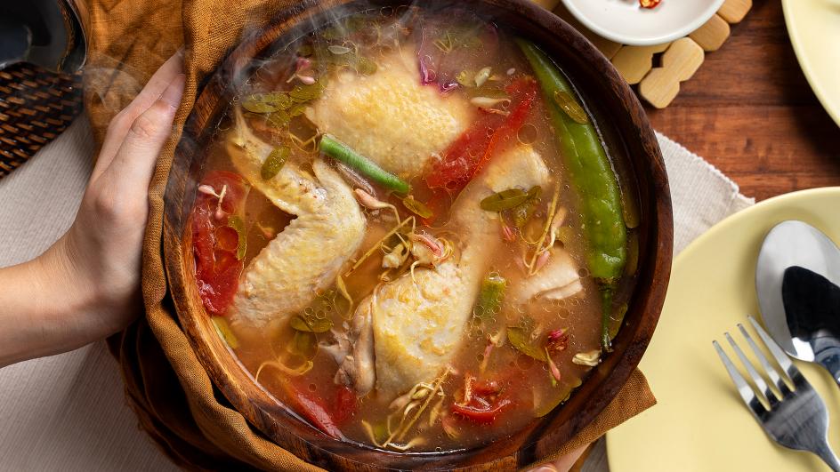 Sinampalukang Manok with Gabi
