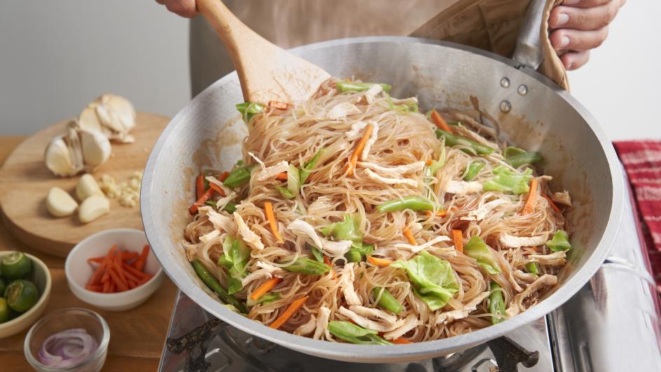 Chicken Bihon Guisado Recipe